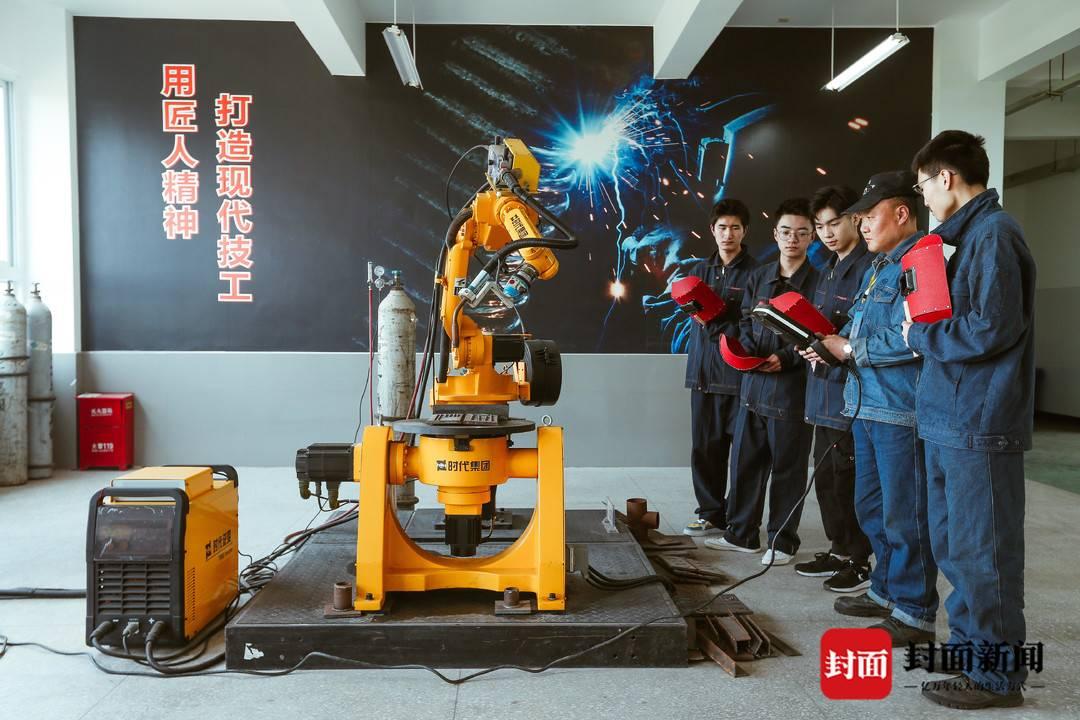 2025精准资料免费大全,详细解答、解释与落实